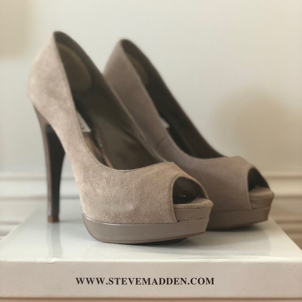 Steve Madden Defiant Multi Pumps, size 6.5